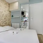 Tiny Boutique Studio In Paris 11