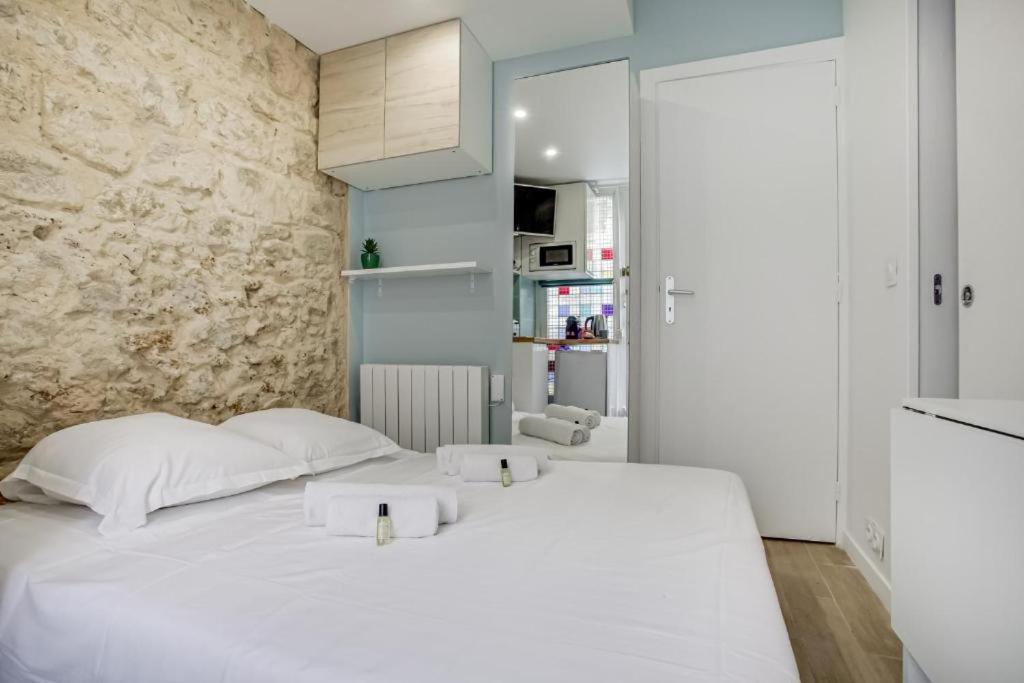 Tiny Boutique In 11 *